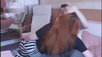 جمال ميلا يرضي بشغف بوسها سكس مترجم عربي 2019 حليق الذقن في الإباحية 2014.