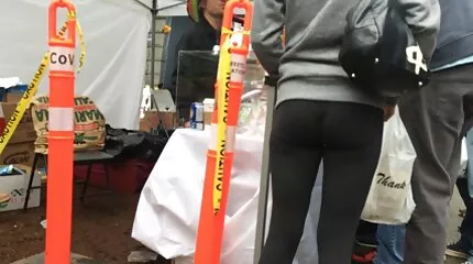 جاء شرطي سكس مترجم للعربية و يرتدي زيا عسكريا لزيارة مهرّب ومارس الجنس معه في مؤخرته