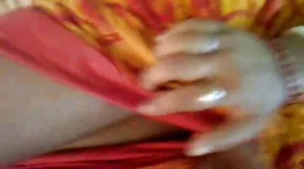 رجل يداعب سكس مجانى عربى صدر الفاسقة ، ثم تمتصه ويمارس الجنس معها