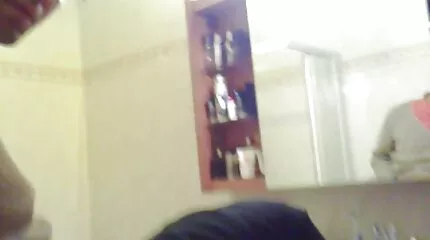 امتص قضيبًا ضخمًا للرجل الذي قدمه فلم سكس اجنبي وعربي في المؤخرة