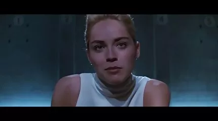 جنس ثلاثي في ​​السيارة لعاهرة حمراء وامرأة سمراء افلام سكسى عربى مفلس