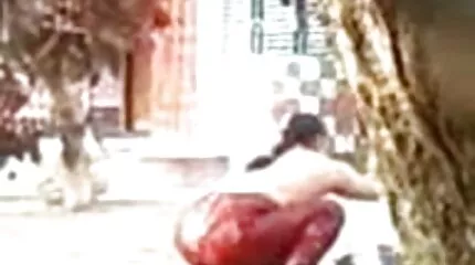 بعد الإحاطة سكس عربي ج ، قام الرجل بلعق شرج المرأة ومارس الجنس بقوة على الطاولة