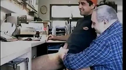 يتجلى جمال الشقراء أثناء سكس شيميل مترجم عربي ممارسة الجنس
