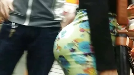 فتاة لطيفة تتخلص افلام سكس اجنبية مترجمة من العضو التناسلي النسوي لها بالزيت وتمتص قضيب الرجل حتى تصل إلى النشوة الجنسية.