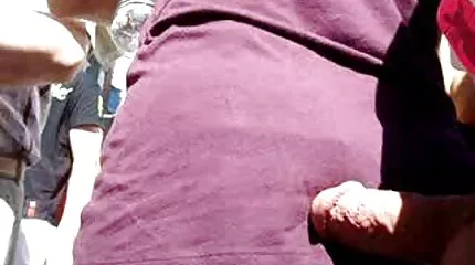طبيب سكس محارم عرب مهتم في مكتبه يمارس الجنس مع امرأة طبية مثيرة.