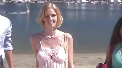 بعد ممارسة الجنس الوحشي مع مفلس ، كل ثديها في الحيوانات المنوية سكس زب عربي