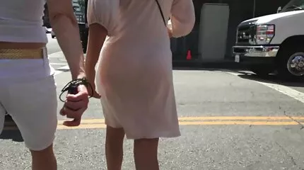 خادمة جميلة مع كس مشعر تمارس الجنس مع ضيف. سكس عربي في العمل