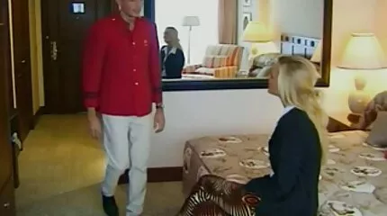 كتي يحصل على نائب الرئيس في كس سكس تيوب عربي من الرجل السليم.