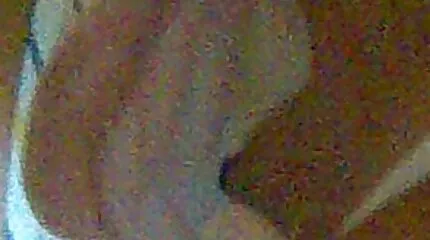 الحمار الرطب للفتاة سوف يمارس الجنس مع سكس شواذ عربي ديك بشكل لذيذ