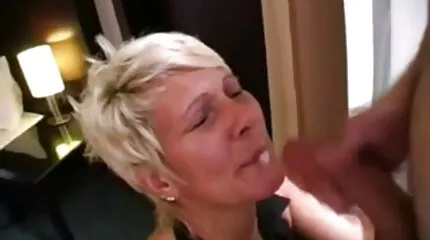 عاهرة شابة بدون صدر تئن من اللحس والجنس مع ديك سمين سكس منقبات عربي