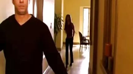 Pikaper يمارس الجنس مع كتكوت على الطاولة في صور سكس عرب المنزل