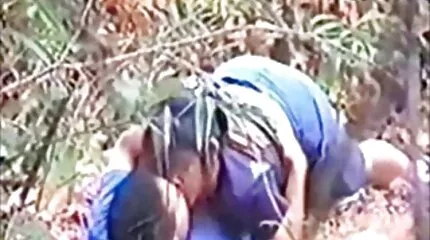 حصلت على قضيب سليم في فمها من رجل أسود في قناع وانتهى احلى كس عربي به الأمر