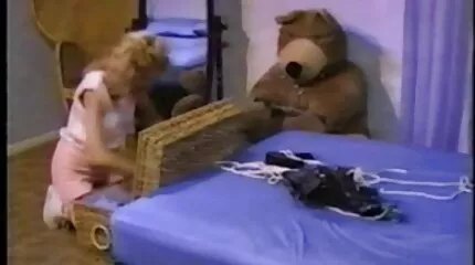 هوتي مع كبير الثدي سكس باللغه العربيه التقطت ومارس الجنس