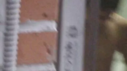 رجل يمارس سكس عربي غريب الجنس مع شقراء تحت الطاولة ويلعق كس صديقتها