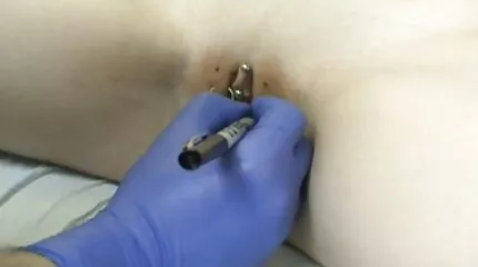 امرأة سوداء عضلية مع كبير سكس عربي كويتي الثدي تمارس الجنس مع رجل أبيض