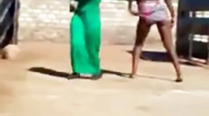 عاهرة مكتب في حمالة صدر بيضاء تضاجع زميل سكس عربي hd عمل