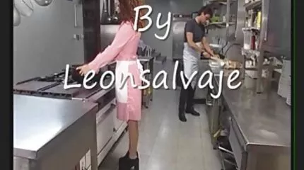 جاء الرجل لزيارة صديقة سكس نسوان عرب ذات بشرة داكنة.
