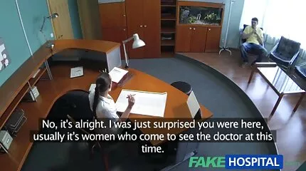 بعد اللسان العميق ، يتم تغطية وجه سيكس عربي مترجم الآسيوي بالحيوانات المنوية للرجل