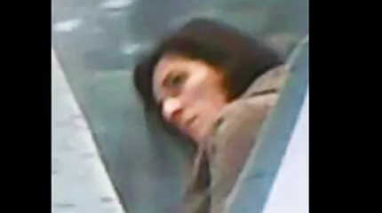 الكلبة الروسية الشابة ذات سكس لبناني عربي الشعر البني cums في أثناء سخيف