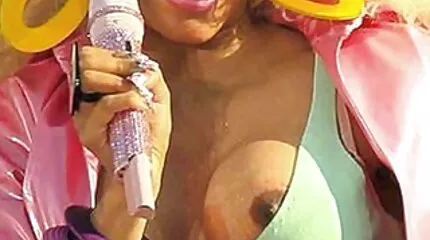 مارس الجنس مقيت أصلع اثنين من ذوي الخبرة السمراوات مفلس وانتهت. مقطع سكس عربي